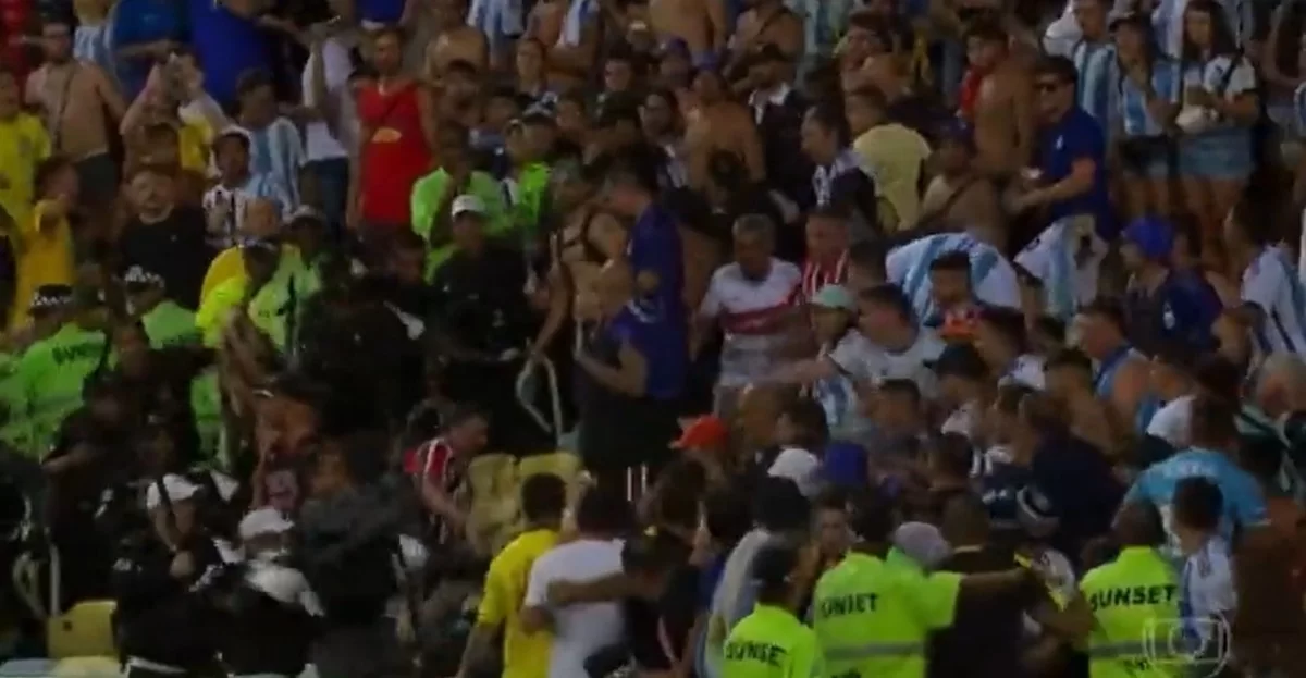 Brasil x Argentina: pancadaria nas arquibancadas do Maracanã antes do jogo começar 